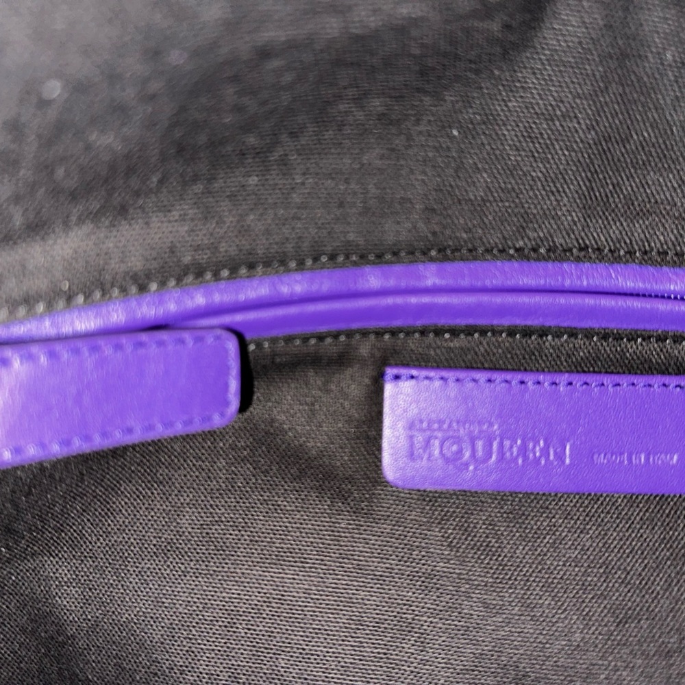 🦄Alexander McQueen Rare color Purple Skull Clutch in Mint Condition. - Picture 4 of 5